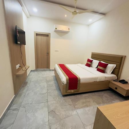 Karimnagar Hotel Raga מראה חיצוני תמונה