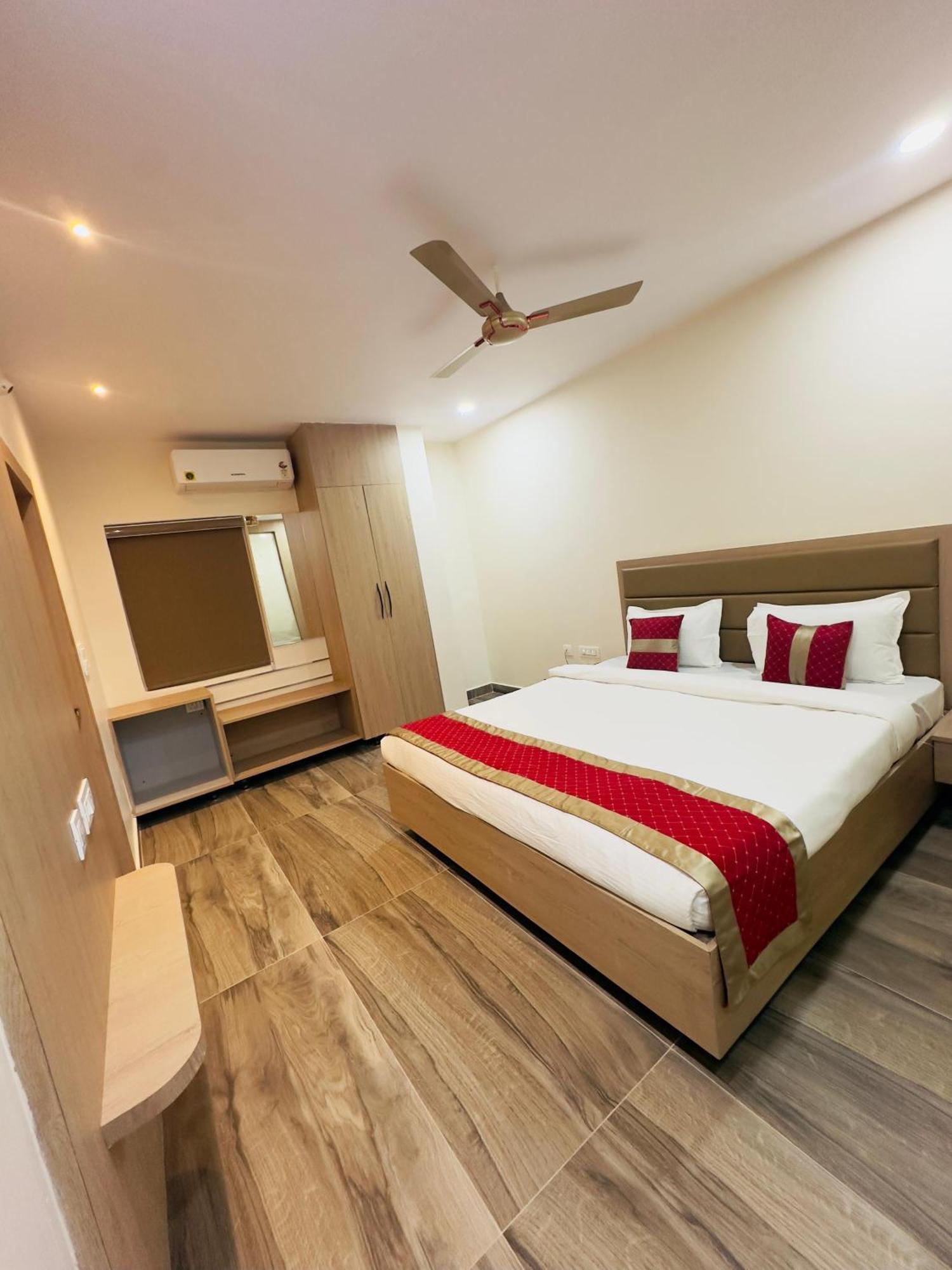 Karimnagar Hotel Raga מראה חיצוני תמונה