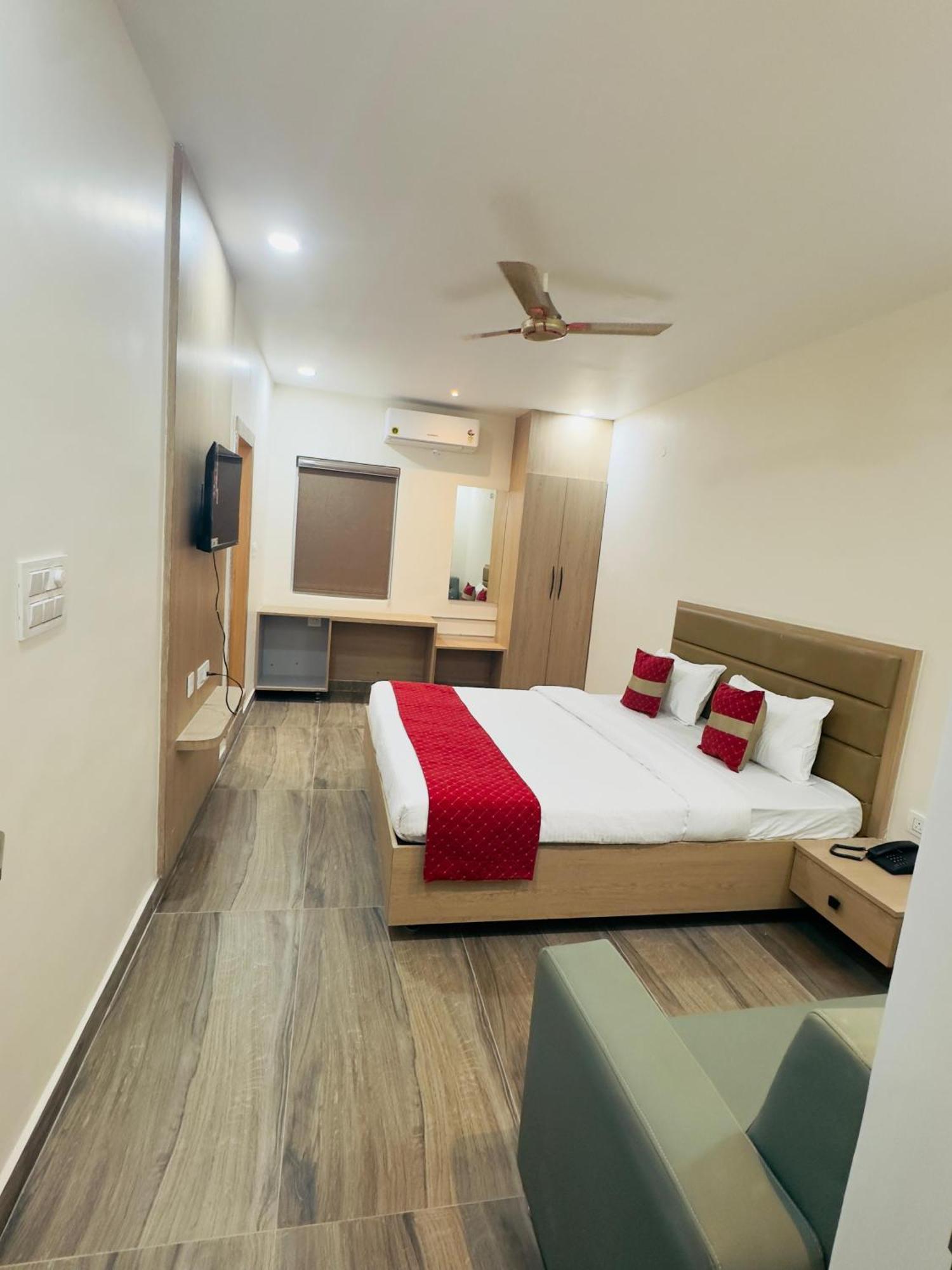 Karimnagar Hotel Raga חדר תמונה